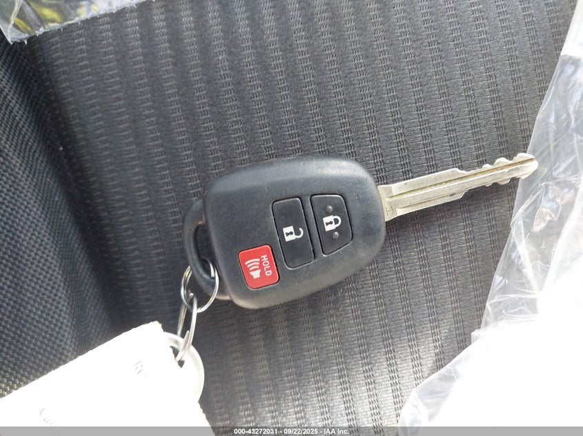 2017 TOYOTA RAV4 LE - JTMZFREV1HJ709119