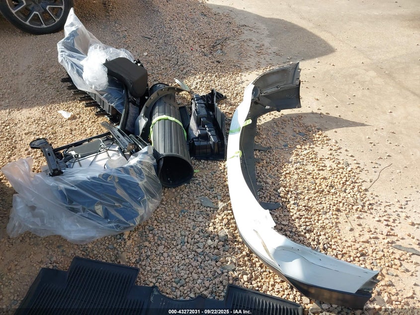 2017 TOYOTA RAV4 LE - JTMZFREV1HJ709119