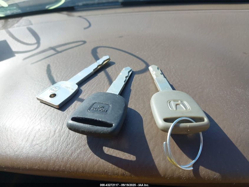 2002 Honda Cr-V Lx VIN: JHLRD78402C053877 Lot: 43272117