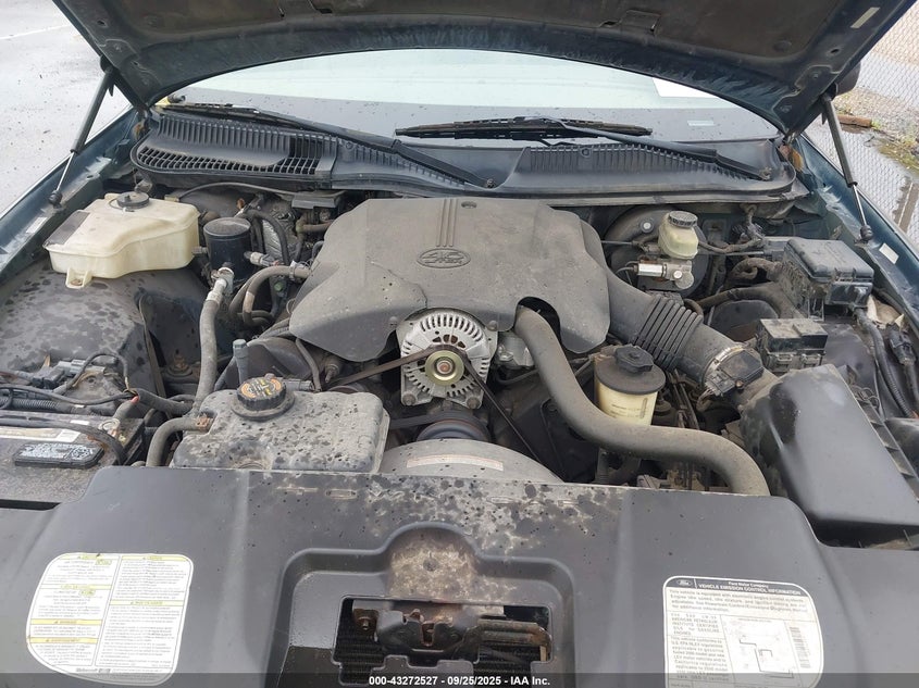 2000 Lincoln Town Car Executive VIN: 1LNHM81WXYY808762 Lot: 43272527