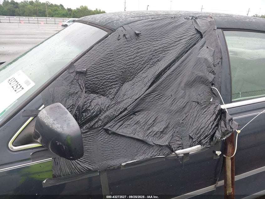 2000 Lincoln Town Car Executive VIN: 1LNHM81WXYY808762 Lot: 43272527