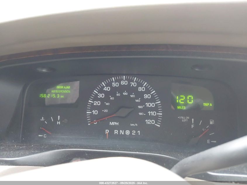 2000 Lincoln Town Car Executive VIN: 1LNHM81WXYY808762 Lot: 43272527