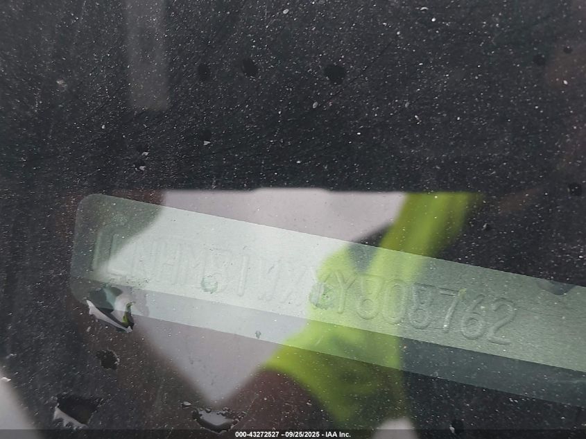 2000 Lincoln Town Car Executive VIN: 1LNHM81WXYY808762 Lot: 43272527