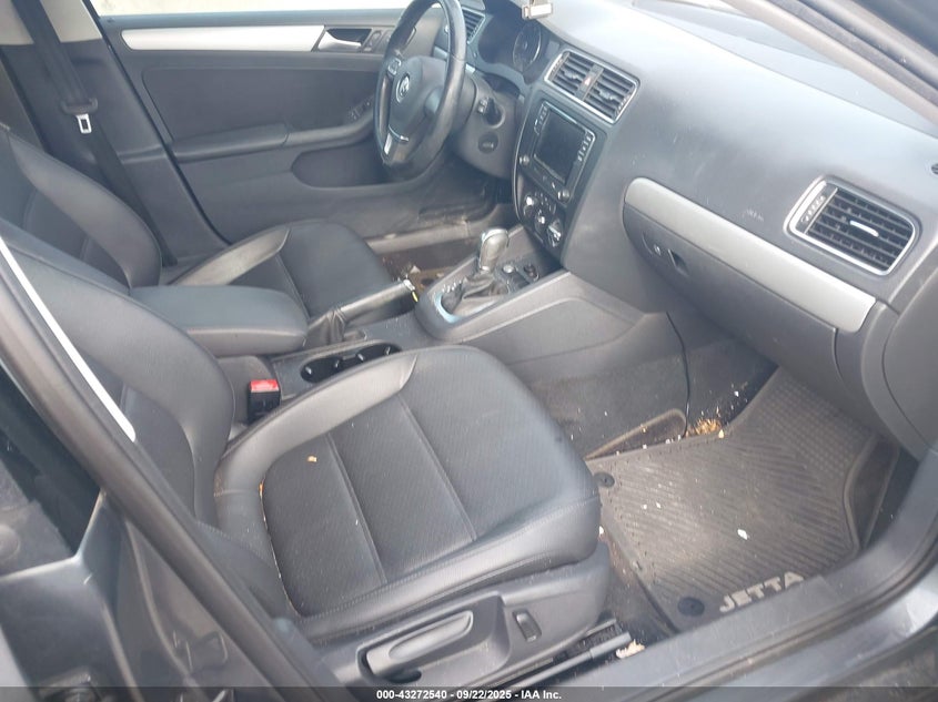 2014 VOLKSWAGEN JETTA 1.8T SE - 3VWD07AJ5EM394176