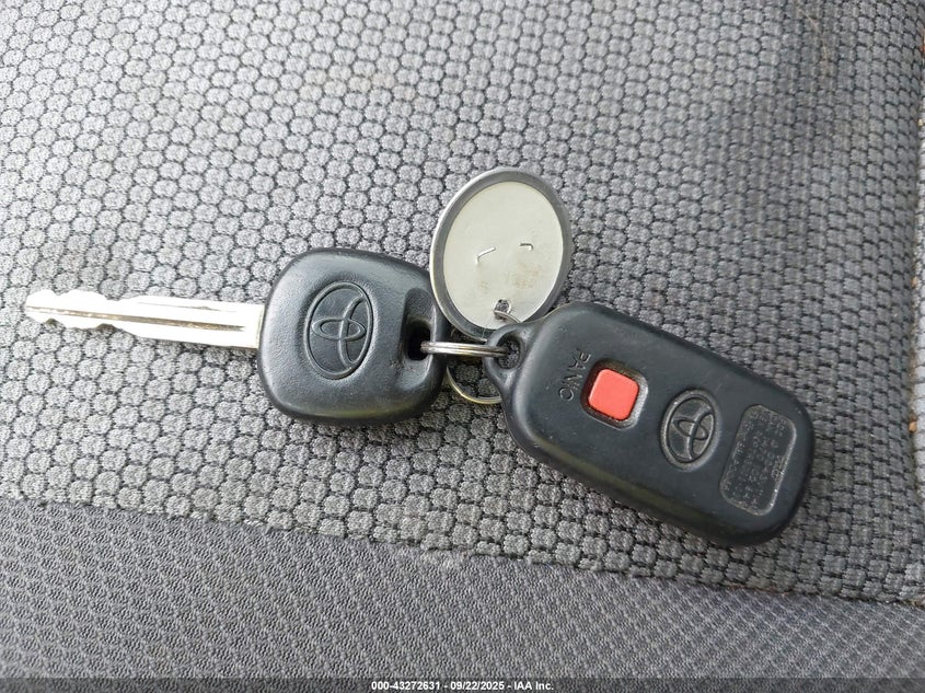 2005 Toyota Matrix Xr VIN: 2T1KR32E35C319219 Lot: 43272631