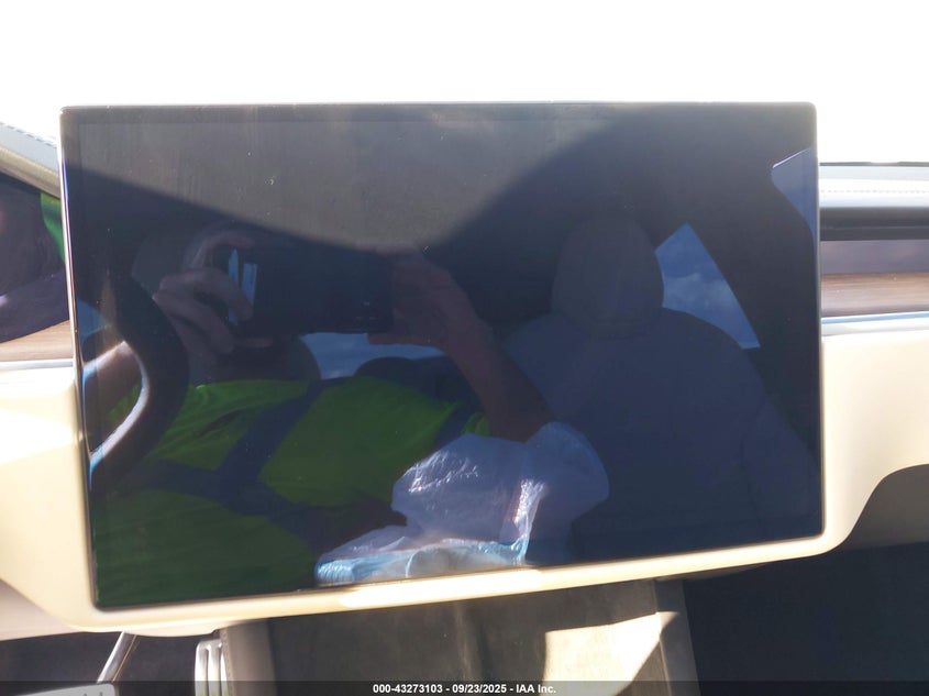 2021 Tesla Model S Long Range Dual Motor All-Wheel Drive VIN: 5YJSA1E51MF443121 Lot: 43273103