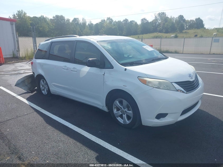 2013 TOYOTA SIENNA LE V6 7 PASSENGER AUTO ACCESS SEAT/LE V6 8 PASSENGER - 5TDKK3DC5DS360120