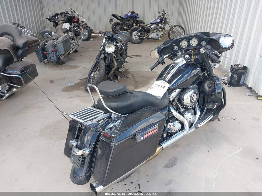 1HD1KB415AB659029 2010 HARLEY-DAVIDSON STREET GLIDE photo no. 4