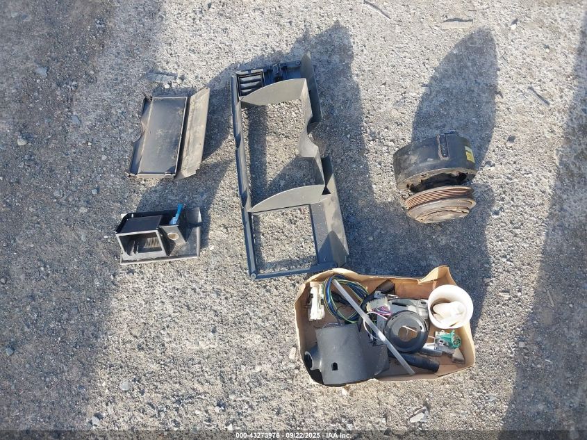 1988 Chevrolet Gmt-400 K2500 VIN: 1GCFK24K7JE152082 Lot: 43273976