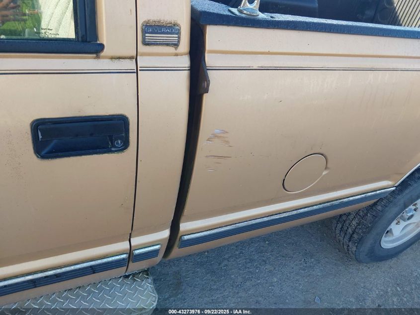 1988 Chevrolet Gmt-400 K2500 VIN: 1GCFK24K7JE152082 Lot: 43273976