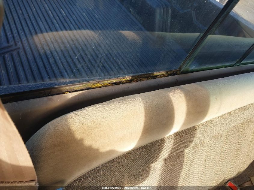 1988 Chevrolet Gmt-400 K2500 VIN: 1GCFK24K7JE152082 Lot: 43273976