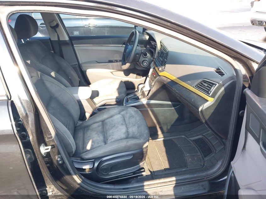 2017 HYUNDAI ELANTRA SE KMHD74LF8HU201293