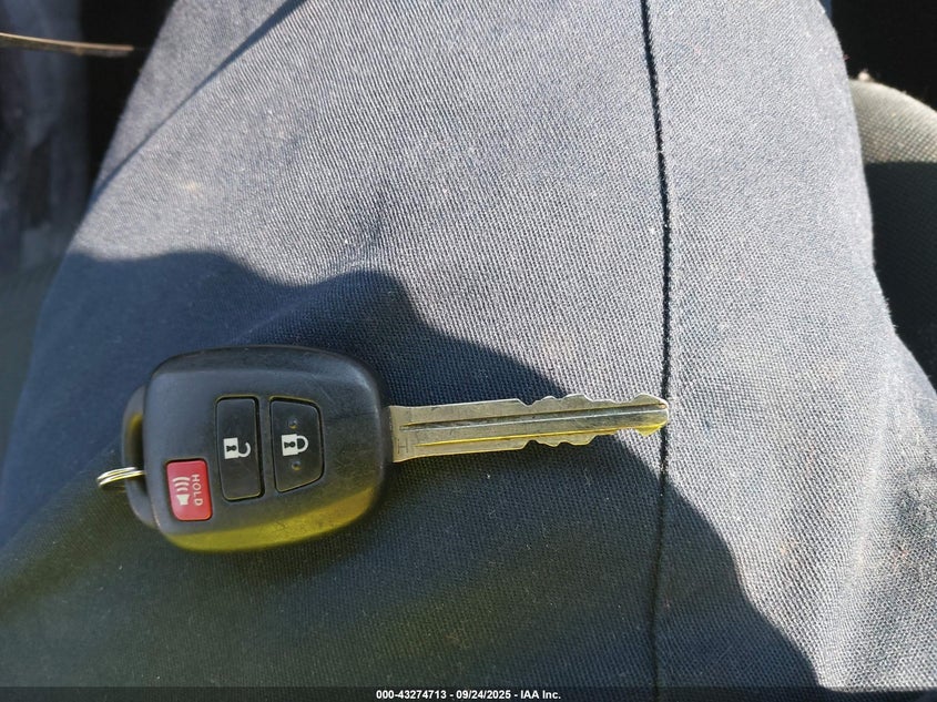 2016 TOYOTA RAV4 LE - JTMZFREV1GJ081075