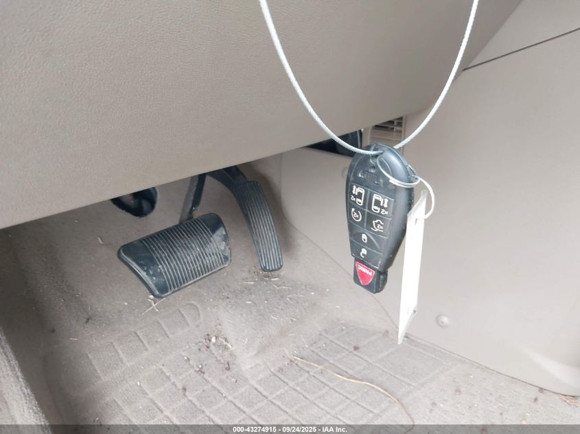 2016 Chrysler Town & Country Touring-L Anniversary Edition VIN: 2C4RC1CG2GR260722 Lot: 43274915