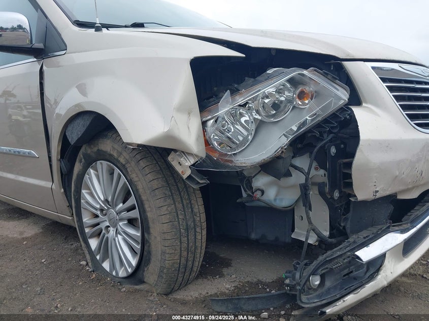 2016 Chrysler Town & Country Touring-L Anniversary Edition VIN: 2C4RC1CG2GR260722 Lot: 43274915