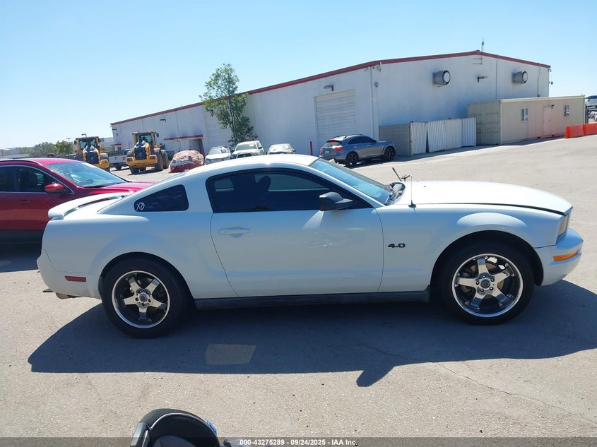 2005 Ford Mustang V6 Deluxe/V6 Premium VIN: 1ZVFT80N955128353 Lot: 43275289
