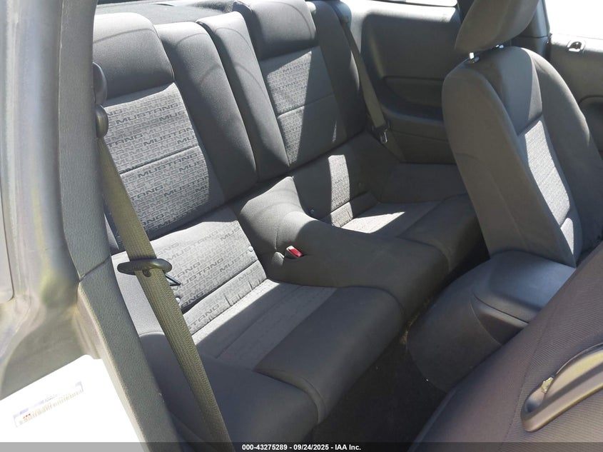 2005 Ford Mustang V6 Deluxe/V6 Premium VIN: 1ZVFT80N955128353 Lot: 43275289