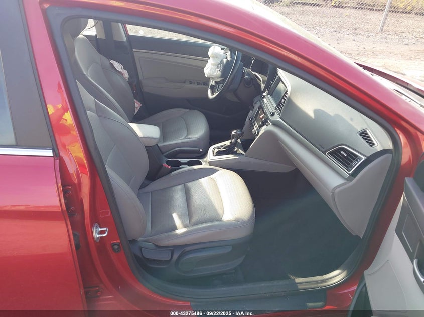 2017 HYUNDAI ELANTRA LIMITED - 5NPD84LF7HH009407