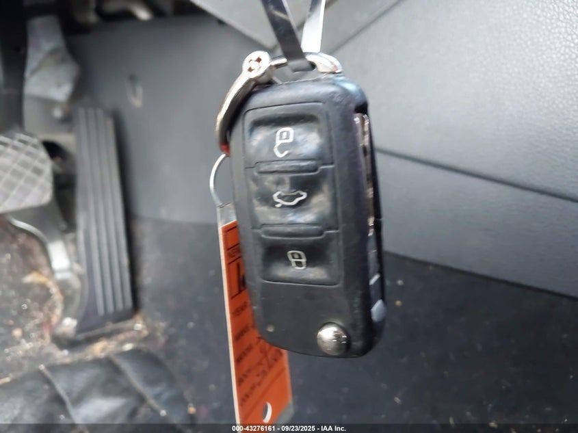 2015 VOLKSWAGEN JETTA 1.8T SE - 3VWD17AJ9FM329829