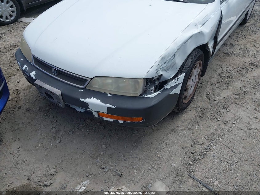 1996 Honda Accord Lx/Ex VIN: 1HGCD5639TA015340 Lot: 43276236