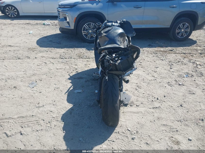 2005 Suzuki Gsx1300 Rk5 VIN: JS1GW71A952108720 Lot: 43276312