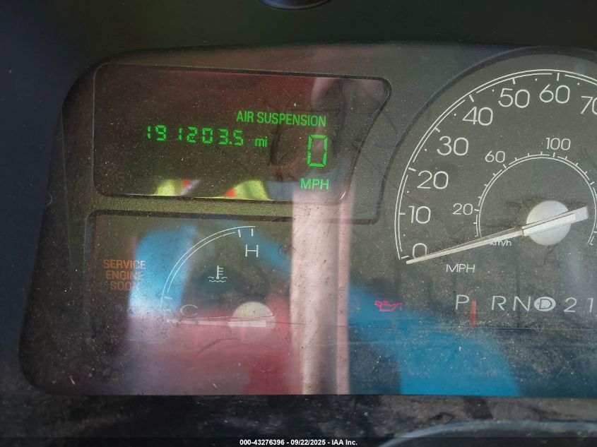 2004 Lincoln Town Car Signature VIN: 1LNHM81W24Y653943 Lot: 43276396