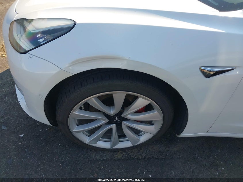 2018 Tesla Model 3 Long Range/Mid Range VIN: 5YJ3E1EAXJF025089 Lot: 43276582