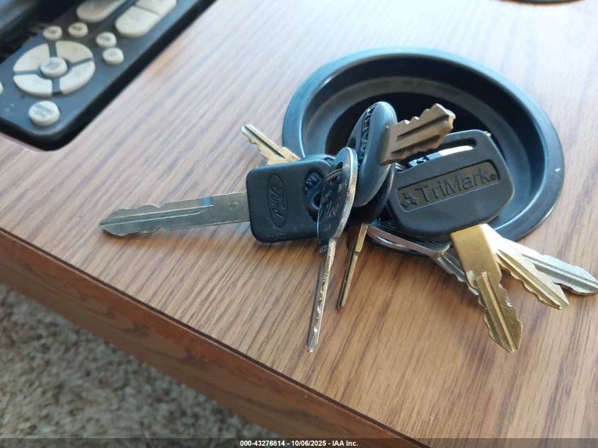 2000 Ford F550 Super Duty Stripped Chass VIN: 1FCNF53S2Y0A05713 Lot: 43276814