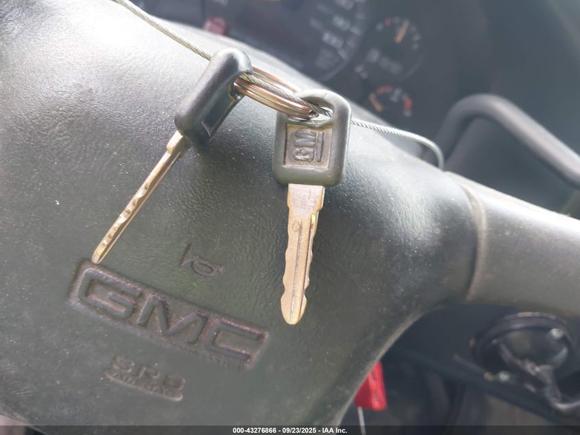 1998 GMC Savana Standard VIN: 1GTFG15M1W1060587 Lot: 43276866