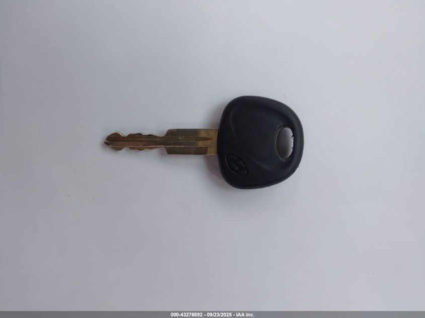 2002 Hyundai Elantra Gt VIN: KMHDN55D32U057795 Lot: 43276892