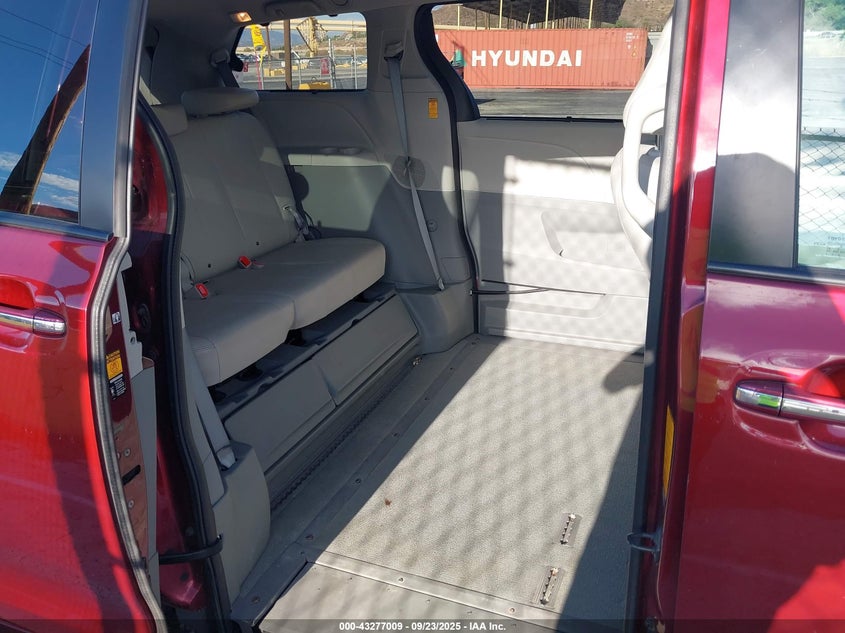 2014 Toyota Sienna Xle V6 8 Passenger VIN: 5TDYK3DC0ES406822 Lot: 43277009