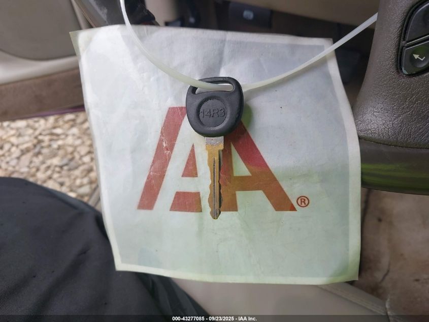 2005 Cadillac Escalade Standard VIN: 1GYEC63N25R256046 Lot: 43277085