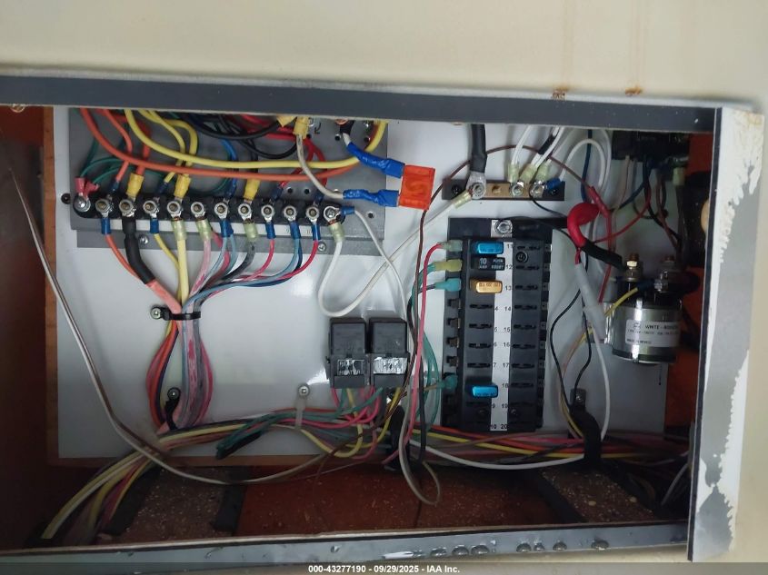 2005 Ford E-450 Cutaway Standard VIN: 1FDXE45P65HB08169 Lot: 43277190