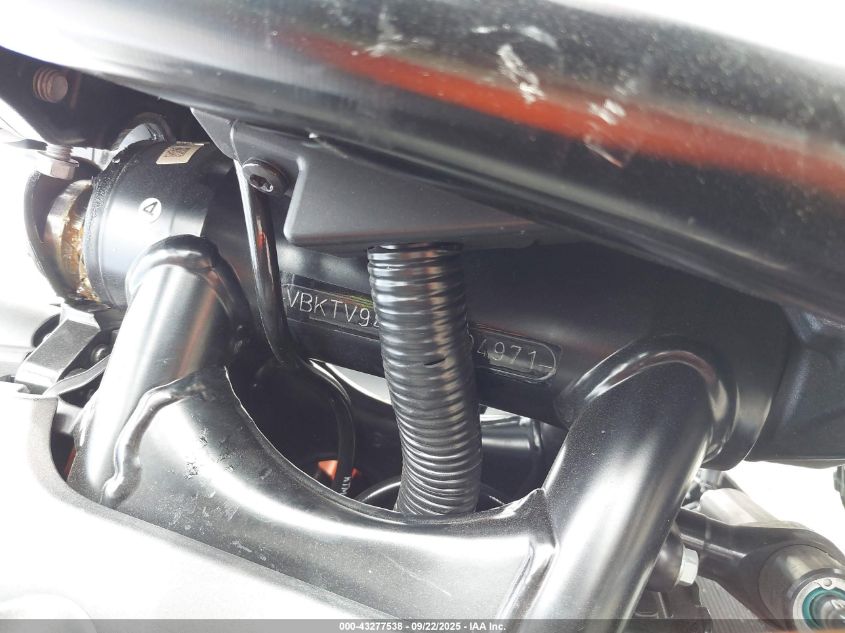 2024 Ktm 990 Duke VIN: VBKTV9405RM994971 Lot: 43277538