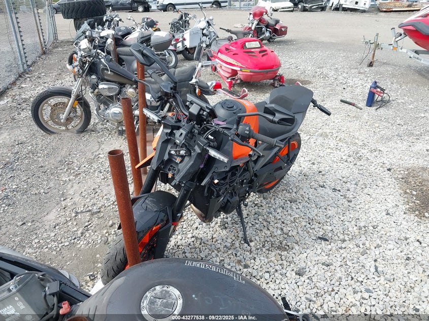 VBKTV9405RM994971 2024 KTM 990 photo no. 2