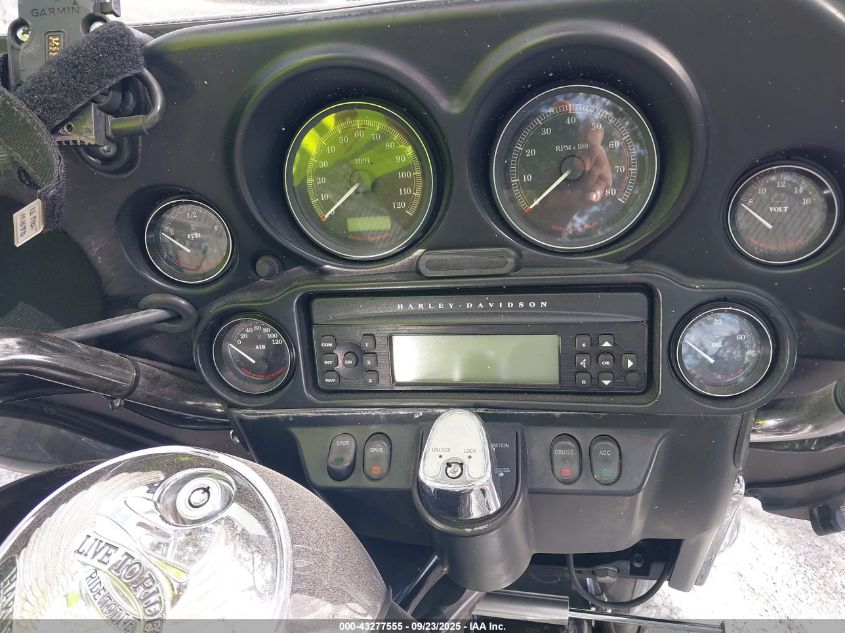 2011 Harley-Davidson Flhtcutg VIN: 1HD1MAM12BB855936 Lot: 43277555