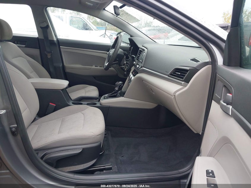 2019 HYUNDAI ELANTRA SE - 5NPD74LF4KH497077