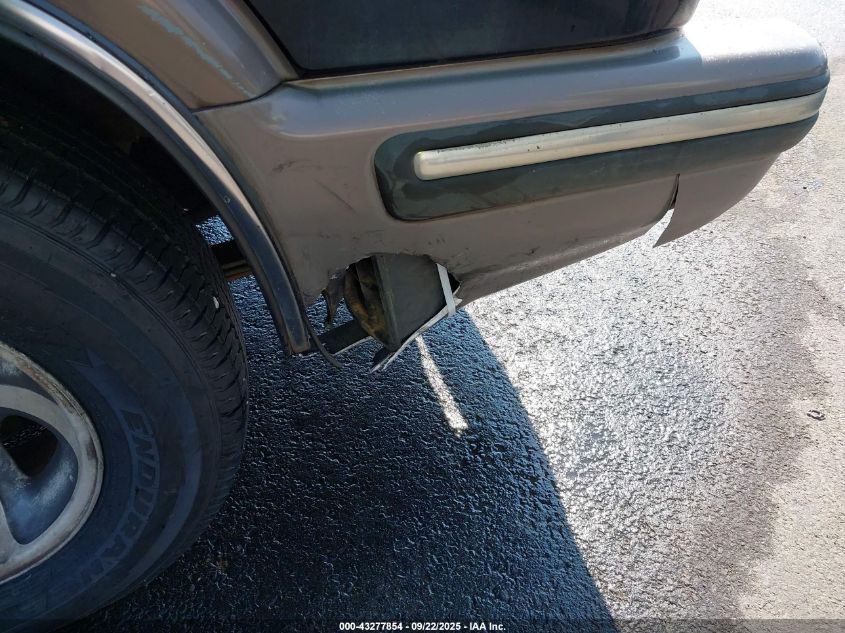 1998 Chevrolet Blazer Ls VIN: 1GNCS13W0W2166374 Lot: 43277854