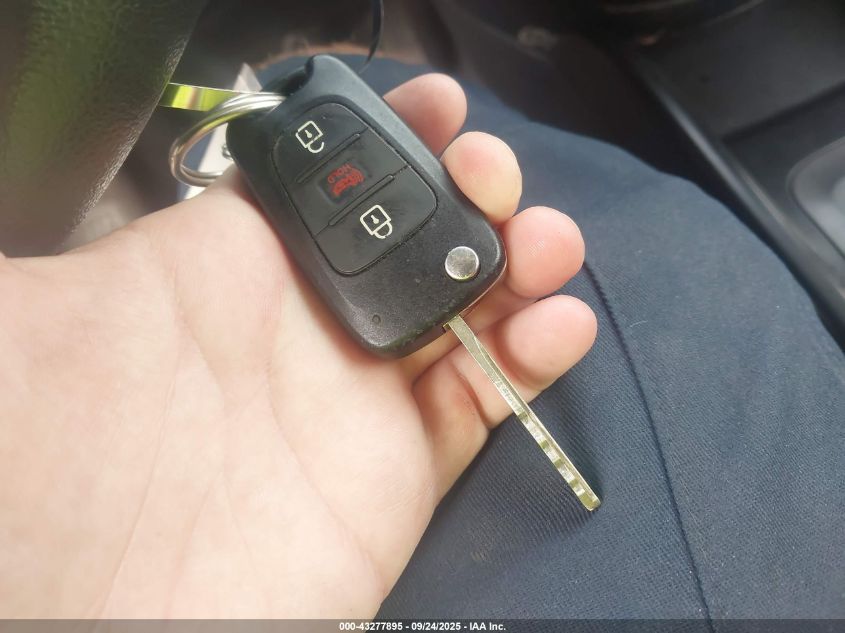 2011 Kia Soul + VIN: KNDJT2A27B7239367 Lot: 43277895