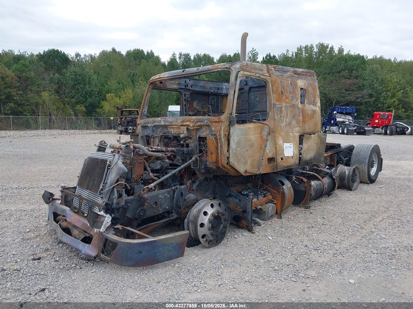 4V4NC9TH7FN916788 2015 VOLVO  photo no. 2