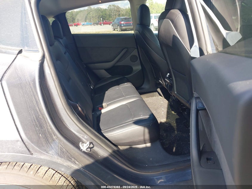 2022 Tesla Model Y Performance Dual Motor All-Wheel Drive VIN: 7SAYGDEF8NF560914 Lot: 43278365