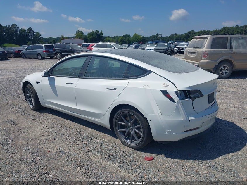 Vin: 5yj3e1eaxmf838243, lot: 43773184, tesla model 3 standard range plus rear-wheel drive 20213
