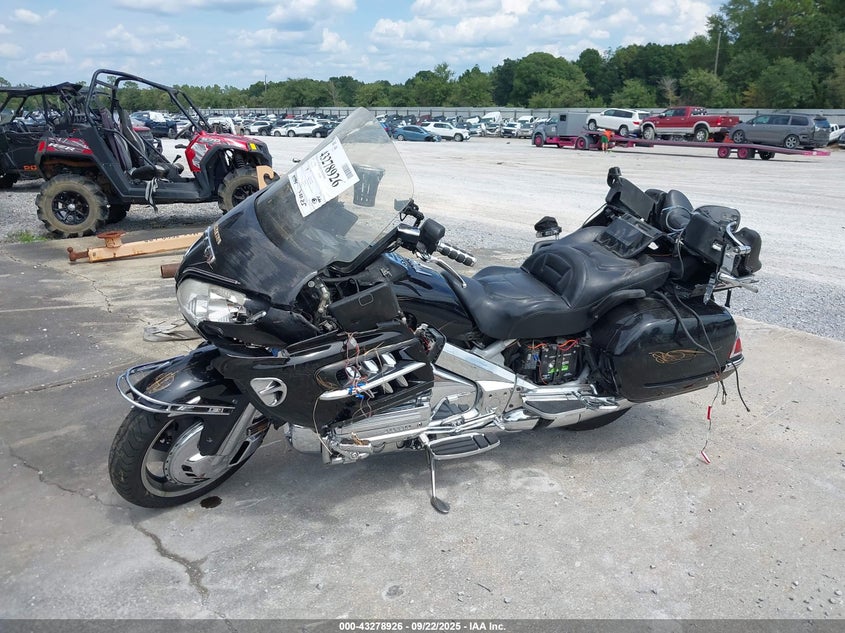 1HFSC47092A104521 2002 HONDA GL1800C photo no. 2