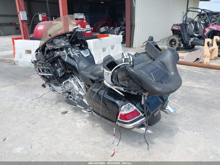 1HFSC47092A104521 2002 HONDA GL1800C photo no. 3