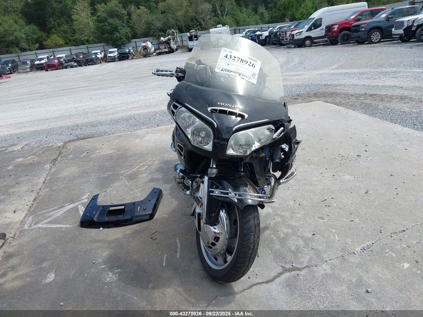 1HFSC47092A104521 2002 HONDA GL1800C photo no. 5