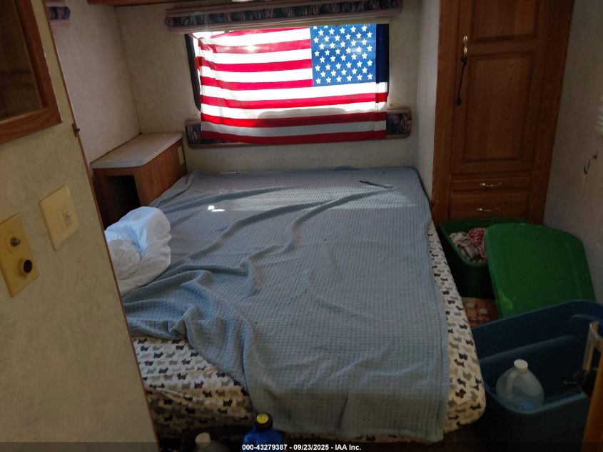 1995 Ford Econoline E350 Cutaway Van VIN: 1FDKE30G4SHA99947 Lot: 43279387