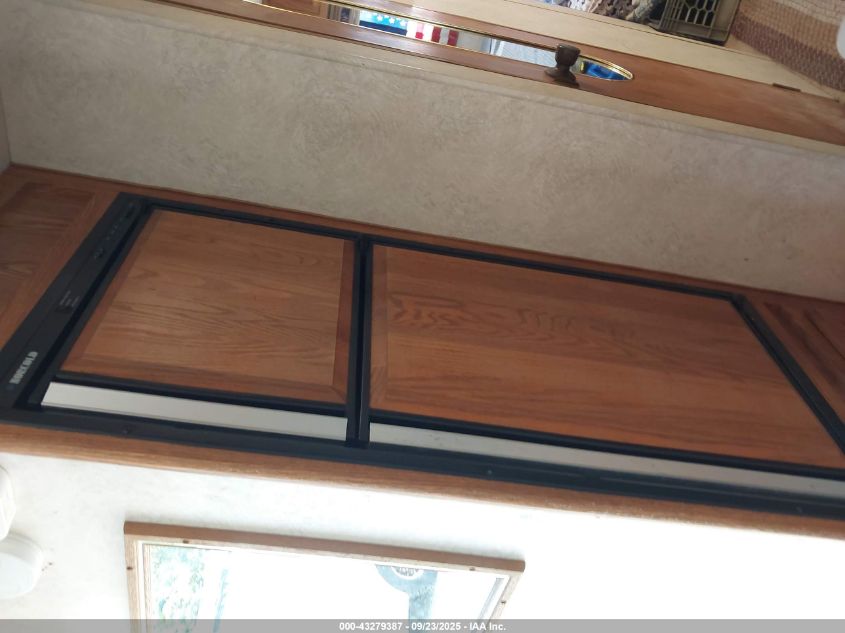 1995 Ford Econoline E350 Cutaway Van VIN: 1FDKE30G4SHA99947 Lot: 43279387