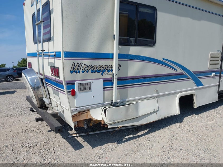 1995 Ford Econoline E350 Cutaway Van VIN: 1FDKE30G4SHA99947 Lot: 43279387