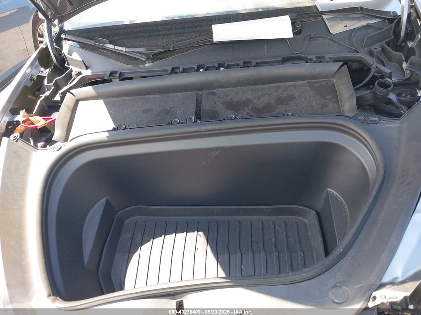 2024 Tesla Model Y Long Range Dual Motor All-Wheel Drive/Rwd VIN: 7SAYGDED1RA327121 Lot: 43279409