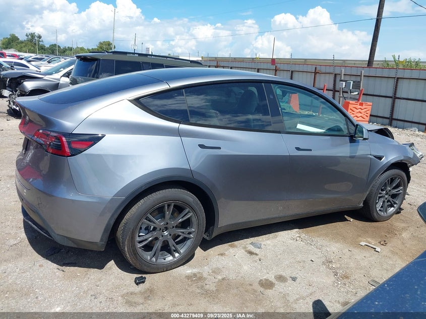 2024 Tesla Model Y Long Range Dual Motor All-Wheel Drive/Rwd VIN: 7SAYGDED1RA327121 Lot: 43279409